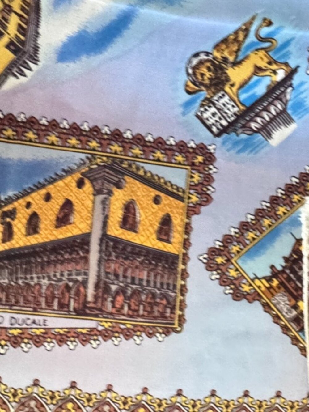 Vintage Italian Silk Scarf w/Landmarks of Venezia (Venice), Excellent Condition - Picture 5 of 5